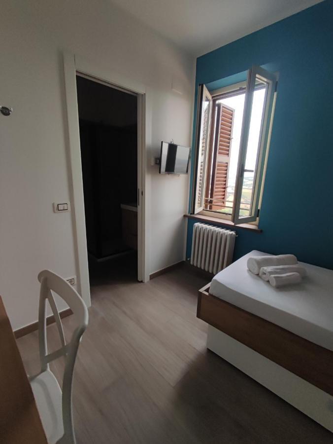 Casaviagiulia Hotel Osimo Bagian luar foto